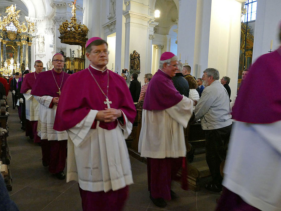 Abschlussvesper der Bischofskonferenz mit Austeilung des Bonifatiussegens (Foto: Karl-Franz Thiede)